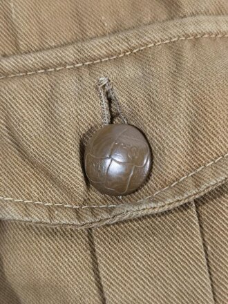 Hitlerjugend, Dienstbluse eines Angehörigen der Flieger HJ Nürnberg.  Die Effekten von Hand originalvernäht.