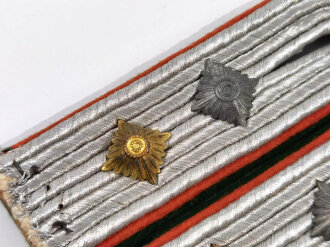 Luftwaffe, Paar Schulterstücke für einen Beamten, Nebenfarbe rot