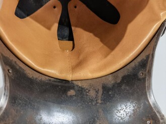 Preussen, Helm für Jäger zu Pferd, Hersteller "Schulz & Holdefleiss Berlin N. 1916". Das Innenfutter neuzeitlich ergänzt. Baustelle mit guter Basis, Größe 56