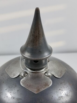 Preussen, Helm für Jäger zu Pferd, Hersteller "Schulz & Holdefleiss Berlin N. 1916". Das Innenfutter neuzeitlich ergänzt. Baustelle mit guter Basis, Größe 56