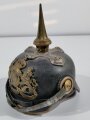 Bayern1.Weltkrieg, Pickelhaube für Kavallerie Offiziere. Nicht komplett, neben den offensichtlichen Problemzonen ist beim Emblem ein Splint ab, dieses hängt daher schief. keine Doppellöcher