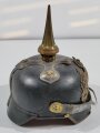 Bayern1.Weltkrieg, Pickelhaube für Kavallerie Offiziere. Nicht komplett, neben den offensichtlichen Problemzonen ist beim Emblem ein Splint ab, dieses hängt daher schief. keine Doppellöcher