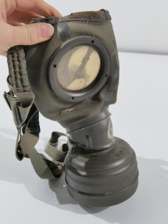 Gasmaske mit Filter Wehrmacht, weich, leicht eingestaubt