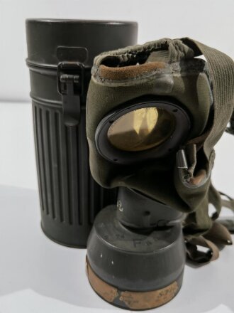 Luftschutz Gasmaske mit Filter in...