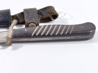 1.Weltkrieg  Grabendolch, Klinge beschliffen, Scheide neu lackiert, das Leder neuzeitlich vernietet