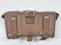 Patronentasche zum K98 Wehrmacht ( für 6 Ladestreifen). Ungeschwärztes Leder, datiert 1940, defekt