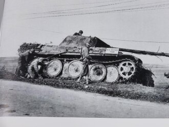 "Panzer Modelle aus aller Welt von 1915 bis heute", 320 Seiten, über DIN A4, gebraucht