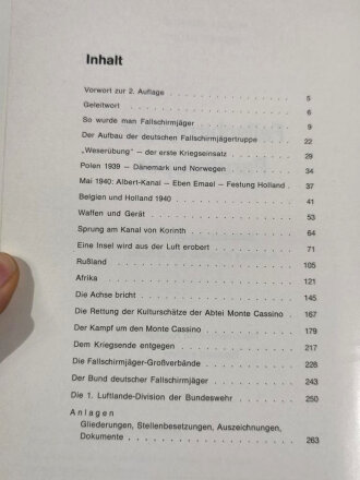 "Fallschirmjäger Bildband und Chronik 1939-1945", 280 Seiten, über DIN A5, gebraucht, deutsch/englisch