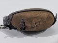 1.Weltkrieg, Feldflasche Modell 1910, datiert 1914. Ungereinigtes Stück in gutem Gesamtzustand