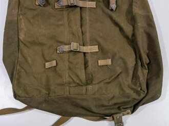Luftwaffe, Bekleidungssack für fliegendes Personal in Tropenausführung, zum Transport der Uniform während die Sonderbekleidung getragen wird. Guter Zustand.