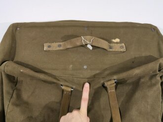 Luftwaffe, Bekleidungssack für fliegendes Personal in Tropenausführung, zum Transport der Uniform während die Sonderbekleidung getragen wird. Guter Zustand.