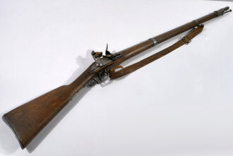 Frankreich, Steinschloßgewehr Modell Royale "St.Etienne ", Gesamtlänge 136,5 cm Kaliber  17,5 mm, Lauf mit ELG ( Belgien ) markiert, Schloßmarkierung gerade noch lesbar, Abzugsbügel eckig, alle Beschläge gestempelt, wohl für deutschen Kleinstaat.