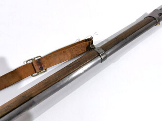 Frankreich, Steinschloßgewehr Modell Royale "St.Etienne ", Gesamtlänge 136,5 cm Kaliber  17,5 mm, Lauf mit ELG ( Belgien ) markiert, Schloßmarkierung gerade noch lesbar, Abzugsbügel eckig, alle Beschläge gestempelt, wohl für deutschen Kleinstaat.