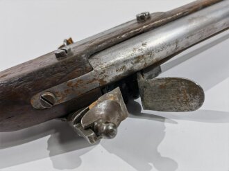 Frankreich, Steinschloßgewehr Modell Royale "St.Etienne ", Gesamtlänge 136,5 cm Kaliber  17,5 mm, Lauf mit ELG ( Belgien ) markiert, Schloßmarkierung gerade noch lesbar, Abzugsbügel eckig, alle Beschläge gestempelt, wohl für deutschen Kleinstaat.