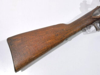 Frankreich, Steinschloßgewehr Modell Royale "St.Etienne ", Gesamtlänge 136,5 cm Kaliber  17,5 mm, Lauf mit ELG ( Belgien ) markiert, Schloßmarkierung gerade noch lesbar, Abzugsbügel eckig, alle Beschläge gestempelt, wohl für deutschen Kleinstaat.