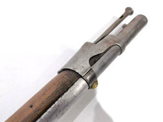 Frankreich, Steinschloßgewehr Modell Royale "St.Etienne ", Gesamtlänge 136,5 cm Kaliber  17,5 mm, Lauf mit ELG ( Belgien ) markiert, Schloßmarkierung gerade noch lesbar, Abzugsbügel eckig, alle Beschläge gestempelt, wohl für deutschen Kleinstaat.