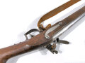 Frankreich, Steinschloßgewehr Modell Royale "St.Etienne ", Gesamtlänge 136,5 cm Kaliber  17,5 mm, Lauf mit ELG ( Belgien ) markiert, Schloßmarkierung gerade noch lesbar, Abzugsbügel eckig, alle Beschläge gestempelt, wohl für deutschen Kleinstaat.