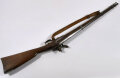 Frankreich, Steinschloßgewehr Modell Royale "St.Etienne ", Gesamtlänge 136,5 cm Kaliber  17,5 mm, Lauf mit ELG ( Belgien ) markiert, Schloßmarkierung gerade noch lesbar, Abzugsbügel eckig, alle Beschläge gestempelt, wohl für deutschen Kleinstaat.