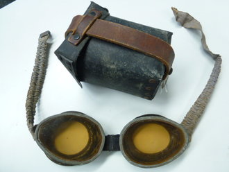 Gasschutzbrille in Tasche deutsch 1.Weltkrieg. Die Gummis der Brille ausgehärtet. Rarität