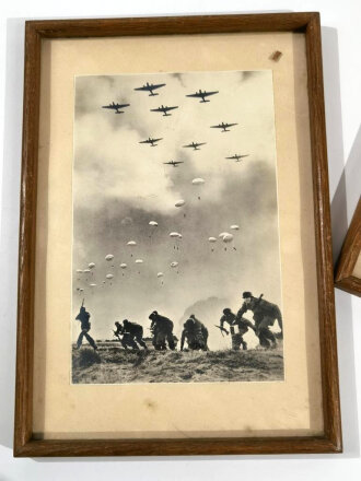 Fallschirmjäger, drei original gerahmte Kauffotos,...