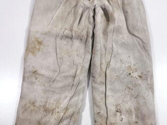 Waffen SS Wintertarnhose,. stark getragenes Stück mit vielen reparaturstellen, diese zum Teil auch neuzeitlich