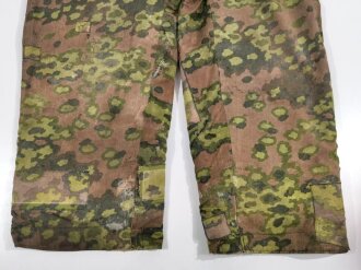 Waffen SS Wintertarnhose,. stark getragenes Stück mit vielen reparaturstellen, diese zum Teil auch neuzeitlich