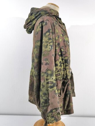 Waffen SS Winterwendejacke. Getragenes Stück mit vielen, zum Teil auch neuzeitlichen Reparaturstellen.