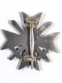 Kriegsverdienstkreuz 1. Klasse 1939 mit Schwertern mit Hersteller " L/52 " auf der Rückseite für " C. F. Zimmermann, Pforzheim " guter Zustand