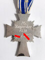Ehrenkreuz der Deutschen Mutter ( Mutterkreuz ) in Silber mit langem Band, Emaille leicht eingerissen, sonst sehr guter Zustand