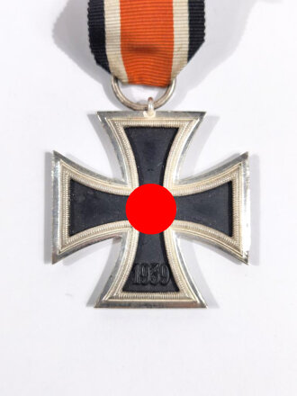 Eisernes Kreuz 2. Klasse 1939, magnetisch, ohne Herstellermarkierung, wird dem Hersteller " 100, Rudolf Wächtler & Lange, Mittweida " zugeordnet, Frostige Zarge, Hakenkreuz in voller Schwärzung, sehr guter Zustand