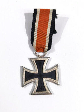 Eisernes Kreuz 2. Klasse 1939, magnetisch, ohne Herstellermarkierung, wird dem Hersteller " 100, Rudolf Wächtler & Lange, Mittweida " zugeordnet, Frostige Zarge, Hakenkreuz in voller Schwärzung, sehr guter Zustand