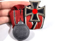 2er Ordensspange, Eisernes Kreuz 2. Klasse 1939 und Winterschlacht im Osten, sehr guter Zustand, Bänder sauber vernäht, rückseitige vollständig erhalten