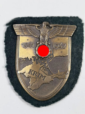 Krimschild 1941/42 auf dunkelgrünem Heeresstoff, Eisen  bronziert