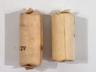 Sanitätsmaterial Wehrmacht, 2 Stück kleinpack " Natr. bicarbon." gehört in das entsprechende Aluminiumröhrchen