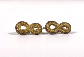 Paar Auflagen für Schulterklappen der Reichswehr oder frühen Wehrmacht "8" in Gold, Höhe 19 mm