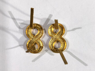 Paar Auflagen für Schulterklappen der Reichswehr oder frühen Wehrmacht "8" in Gold, Höhe 17 mm