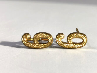 Paar Auflagen für Schulterklappen der Reichswehr oder frühen Wehrmacht "6 oder 9" in Gold, Höhe 19 mm