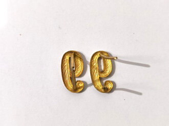 Paar Auflagen für Schulterklappen der Reichswehr oder frühen Wehrmacht "6 oder 9" in Gold, Höhe 19 mm