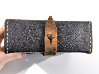 MG Werkzeugtasche Wehrmacht aus schwarzem Ersatzmaterial,  getragenes Stück, die Inneneinteilung entfernt