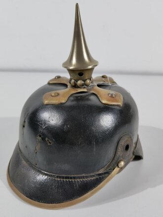 Korpus für eine Pickelhaube, Doppellöcher ,...