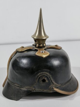 Korpus für eine Pickelhaube, Doppellöcher , ursprünglich nicht zusammengehörig