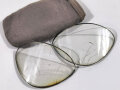 Paar Ersatzgläser für die Kradmelderbrille der Wehrmacht, gehört in der Hülle vorne in den Aufbewahrungskasten. Beide Gläser gesprungen