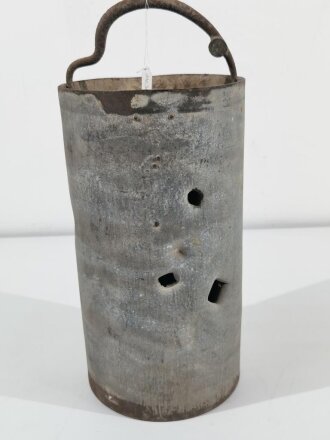 1.Weltkrieg, MG08 Wasserkessel . Ungereinigter Fundzustand mit diversen Splittereinschlägen