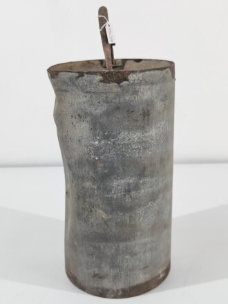 1.Weltkrieg, MG08 Wasserkessel . Ungereinigter Fundzustand mit diversen Splittereinschlägen