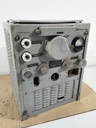 Kriegsmarine, Netzteil für 5 Watt Sende-Empfänger Ha5K39 (Marine Funkstation für kleinere Boote und Hilfsschiffe als Haupt oder Reservestation, Marinestellen an Land) Datiert 1943, Innen Restauriert! Originallack, Funktion nicht geprüft