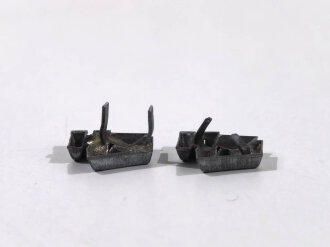 Paar Auflagen für Schulterklappen der Wehrmacht "4" in Silber, Höhe 13 mm, kurze Splinte