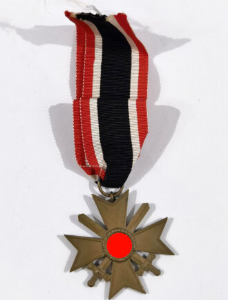 Kriegsverdienstkreuz 2. Klasse 1939 mit Schwertern in Buntmetall mit langem Bandabschnitt