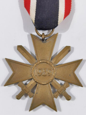 Kriegsverdienstkreuz 2. Klasse 1939 mit Schwertern in Buntmetall mit langem Bandabschnitt