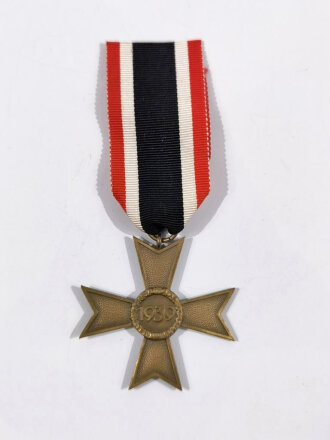 Kriegsverdienstkreuz 2. Klasse 1939 ohne Schwerter in Buntmetall, Hersteller  im Bandring, ist nicht gut lesbar