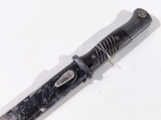 Seitengewehr M84/98  für K98 der Wehrmach, getragenes Stück, Fremdbestempelt, Scheidenbeschlag wackelt